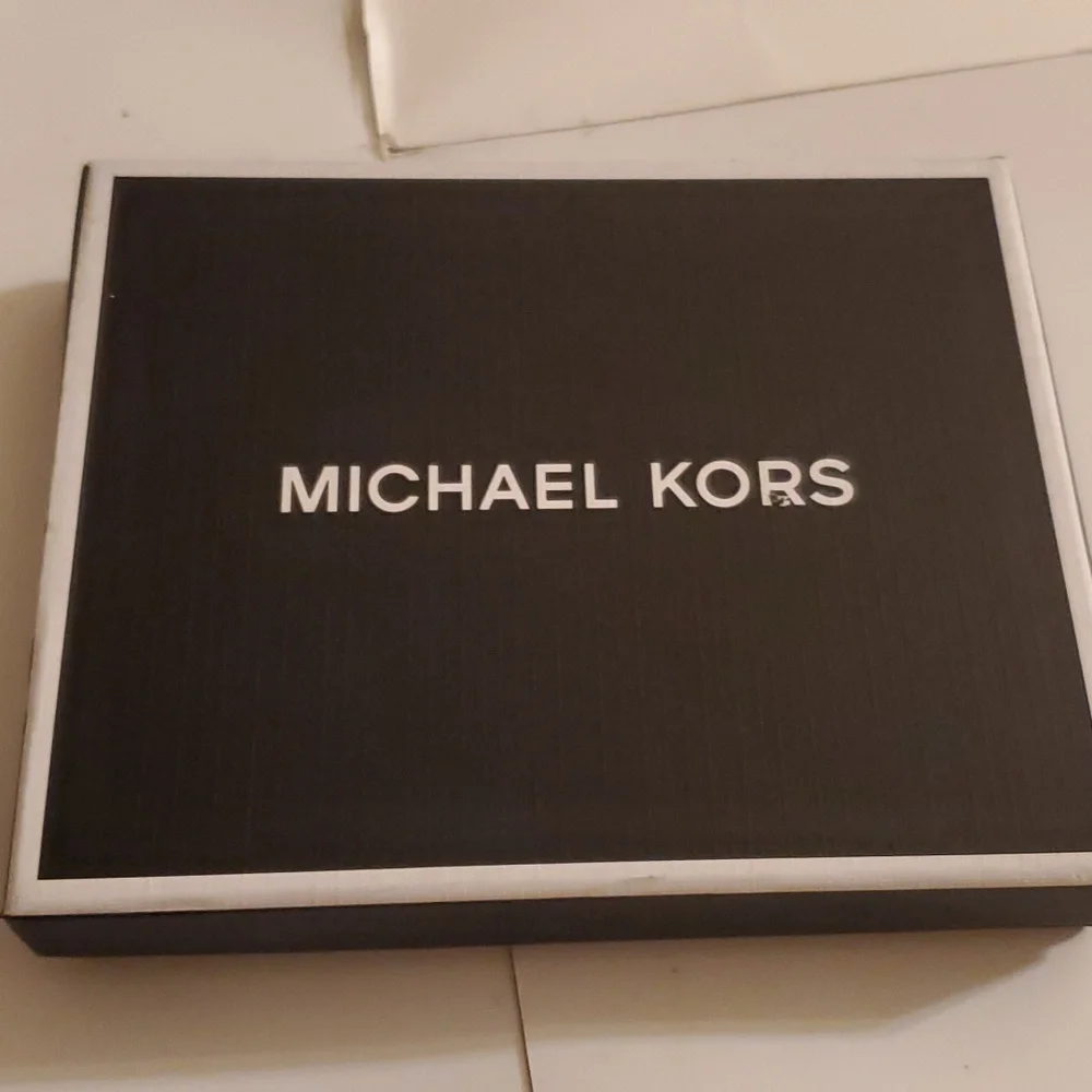New authentic Michael kors leather mens wallet
